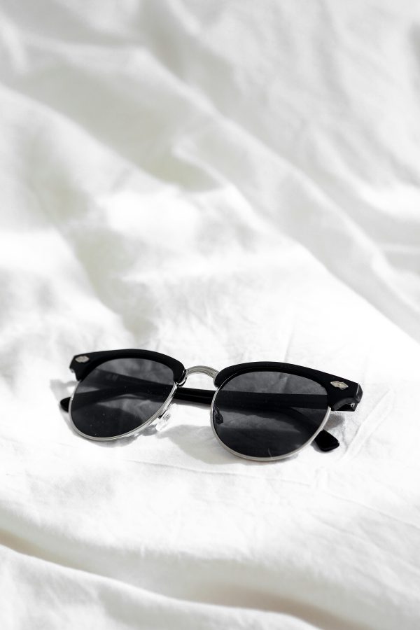 Kacamata Hitam Retro Klasik